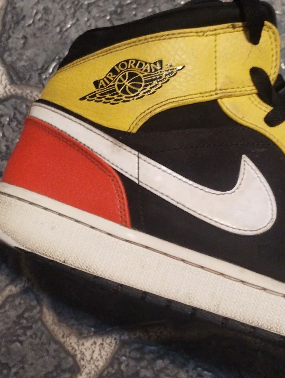 Jordan Nike air jordan 1 mid SE Black / Amarillo Orange men's shoes size 13